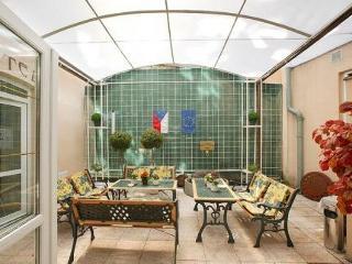 Otel Golden Garni 3*
